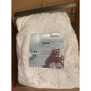 Luxurious Velvet Soft Throw Blanket 60 x 70 NEW